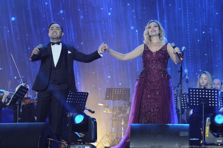 Музыка без границ: артисты театра КазНТОБ дали концерты под открытым небом